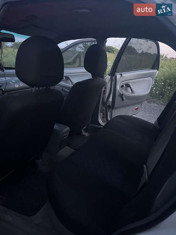 Седан Mazda 626 1993 в Ровно