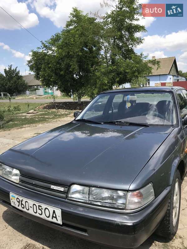 Седан Mazda 626 1988 в Сарате