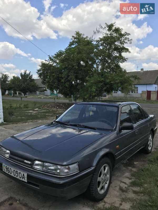 Седан Mazda 626 1988 в Сарате