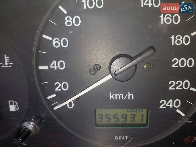 Седан Mazda 626 1998 в Киеве