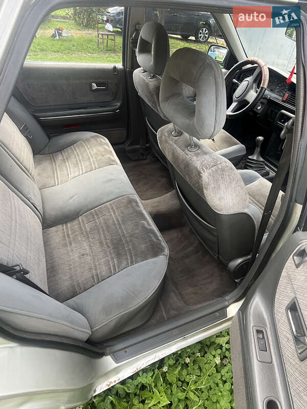 Седан Mazda 626 1987 в Калуше