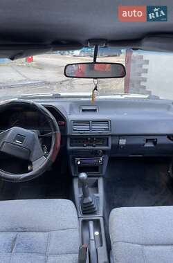 Хэтчбек Mazda 626 1986 в 