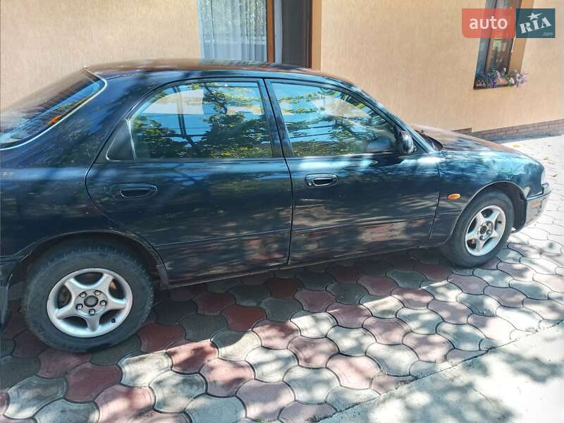 Седан Mazda 626 1997 в Чернівцях
