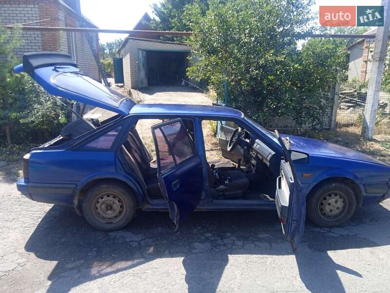 Хэтчбек Mazda 626 1986 в Лозоватке