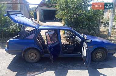 Хэтчбек Mazda 626 1986 в 