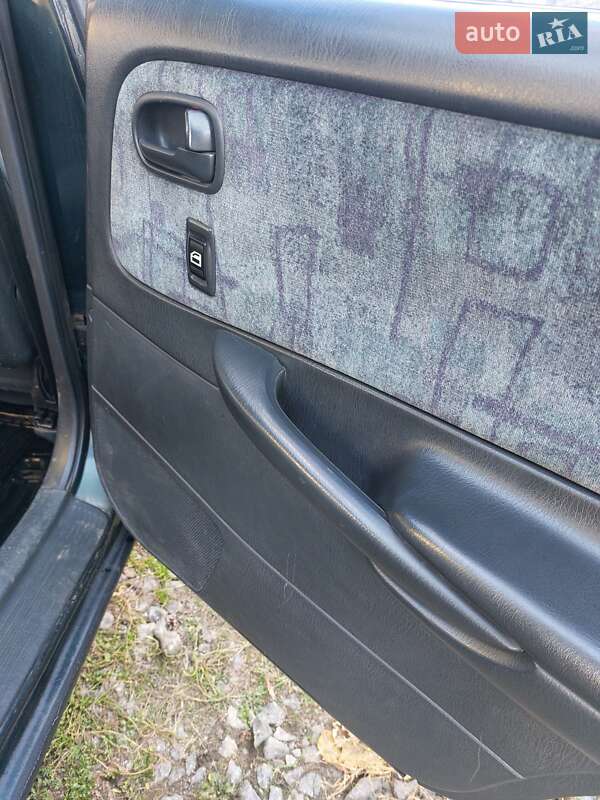 Седан Mazda 626 1997 в Липовце