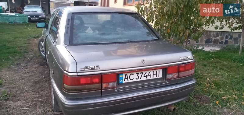 Седан Mazda 626 1988 в Луцьку