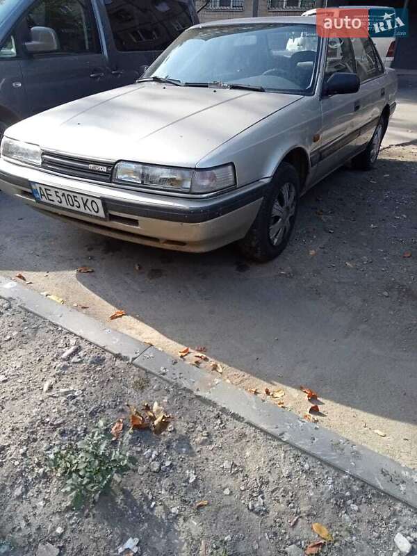 Седан Mazda 626 1988 в Днепре