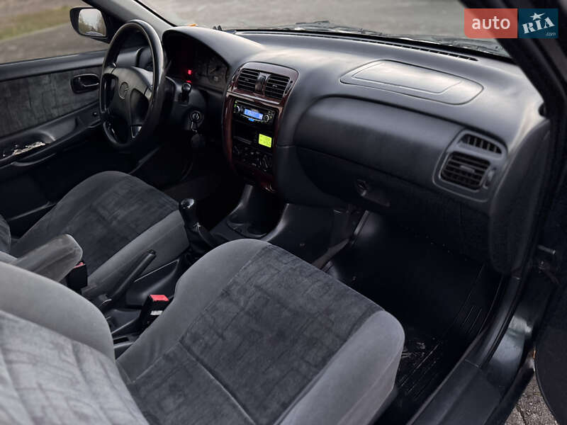 Седан Mazda 626 1997 в Сарнах