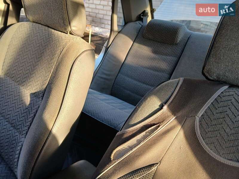 Седан Mazda 626 1989 в Ужгороді