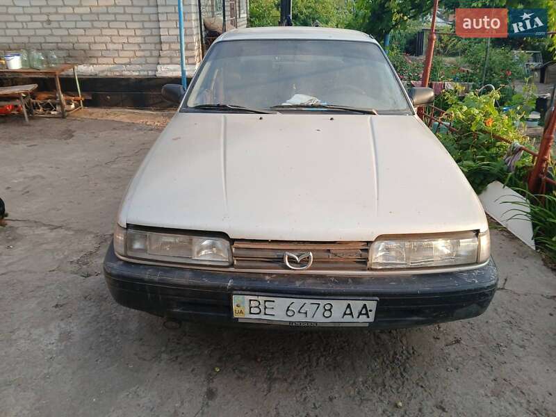 Седан Mazda 626 1989 в Ужгороді