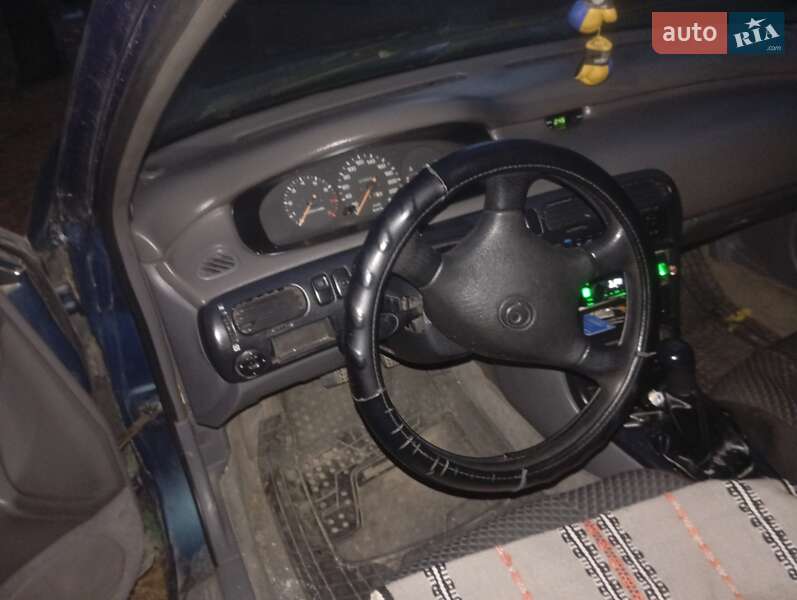 Седан Mazda 626 1995 в Клевані