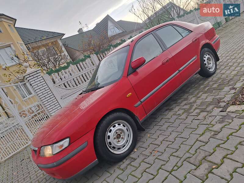 Седан Mazda 626 1999 в Черновцах