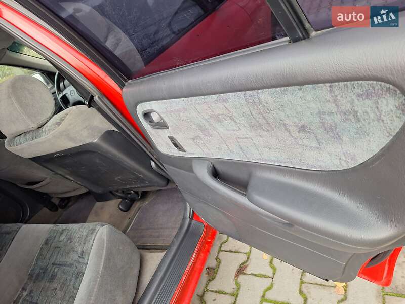 Седан Mazda 626 1999 в Черновцах