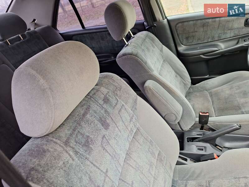 Седан Mazda 626 1999 в Черновцах