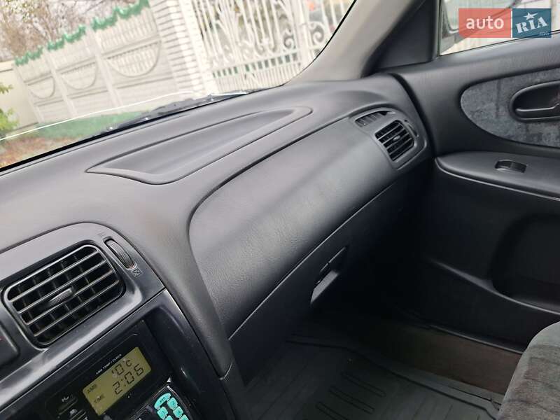 Седан Mazda 626 1999 в Черновцах