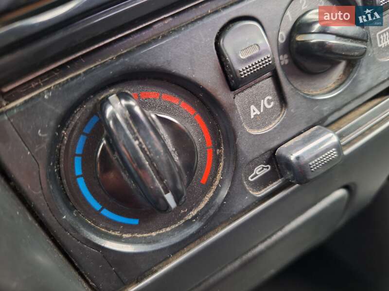 Седан Mazda 626 1999 в Черновцах