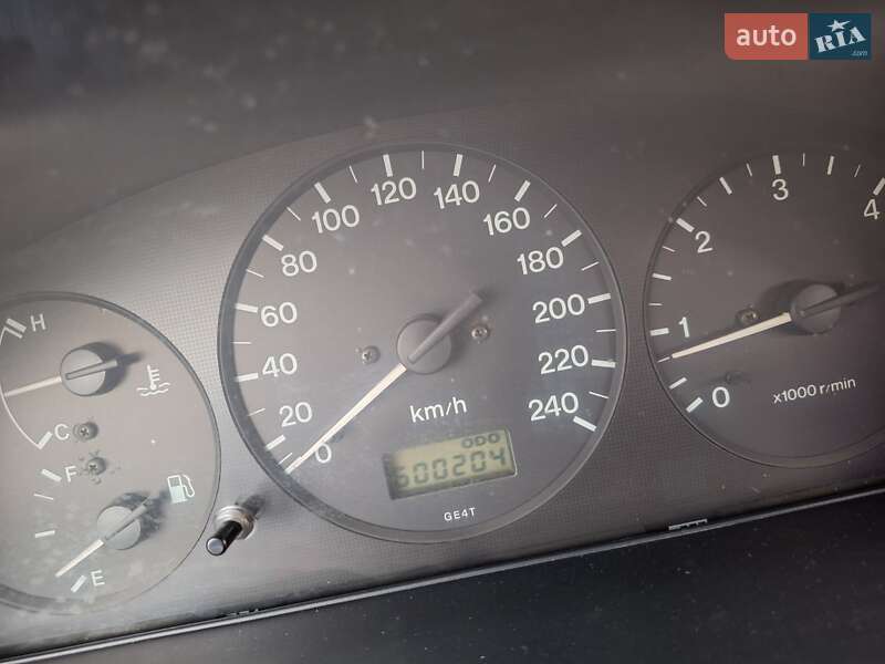 Седан Mazda 626 1999 в Черновцах