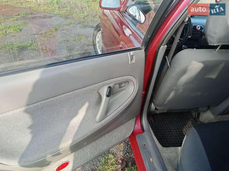 Хэтчбек Mazda 626 1992 в Новой Праге