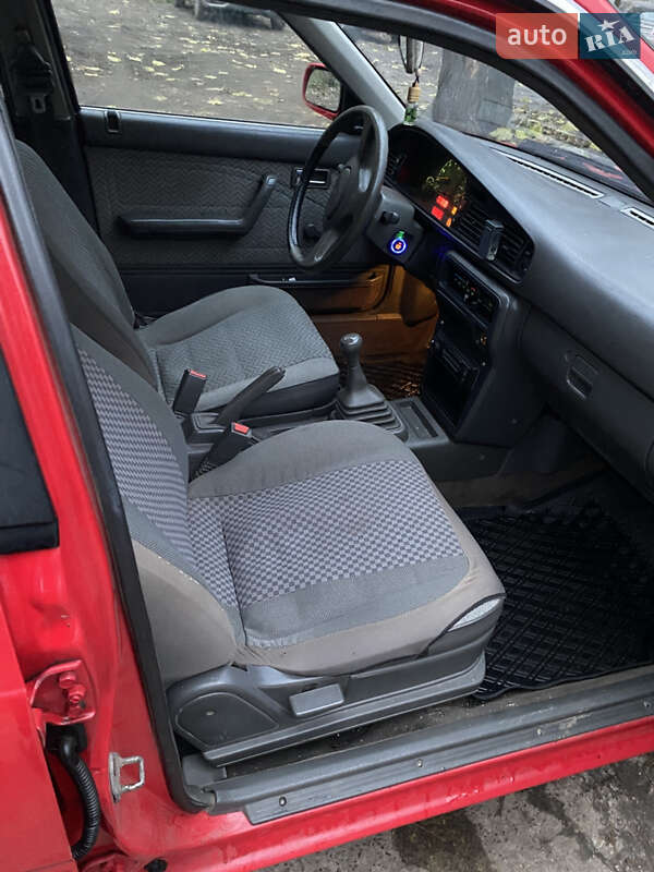 Хетчбек Mazda 626 1988 в Черкасах фото 5 Хетчбек Mazda 626 1988 в Черкасах