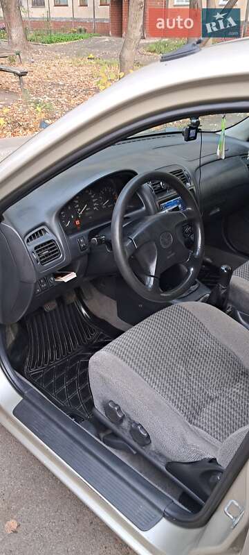 Седан Mazda 626 1998 в Киеве