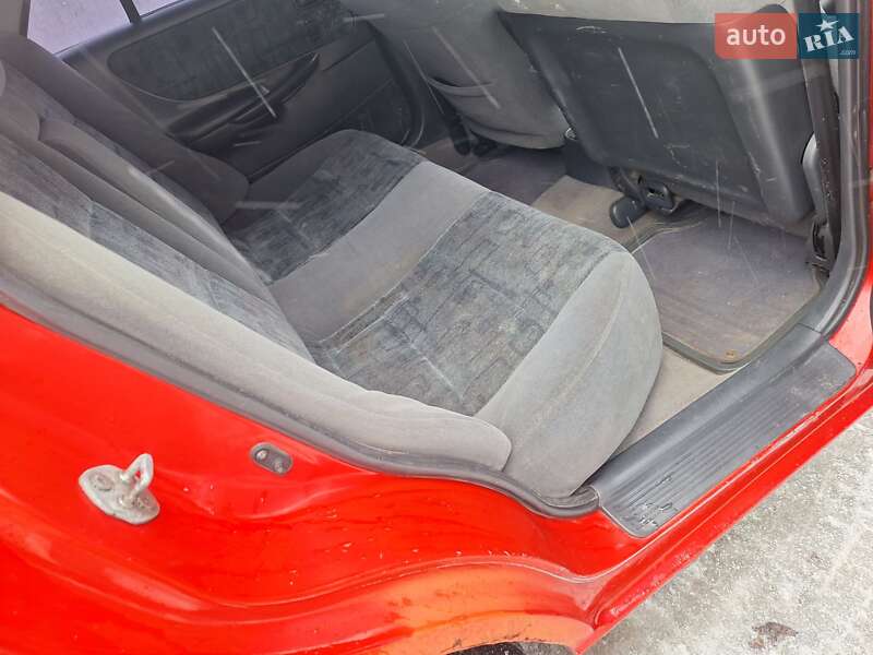 Седан Mazda 626 1999 в Черновцах