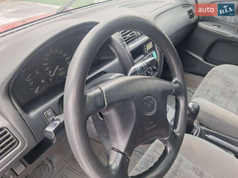 Седан Mazda 626 1999 в Черновцах