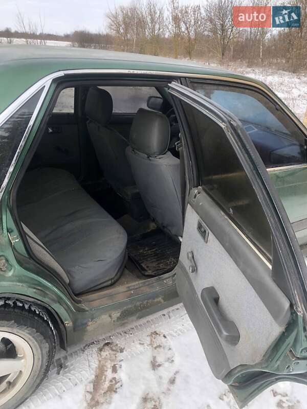 Седан Mazda 626 1988 в Бердичеве