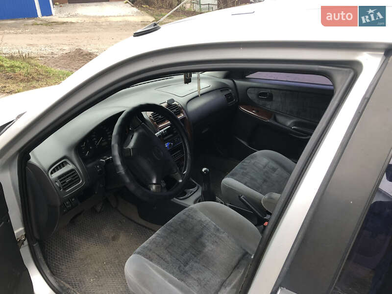 Седан Mazda 626 1999 в Виннице