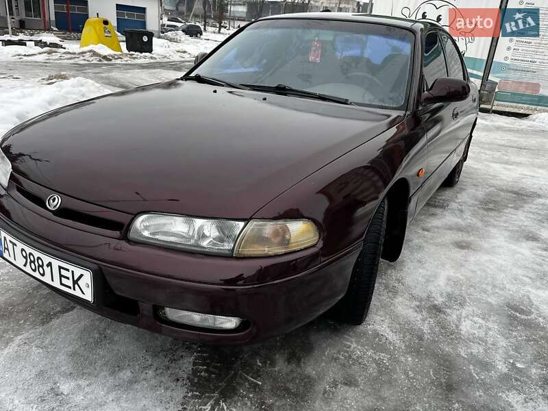 Седан Mazda 626 1993 в Угринові