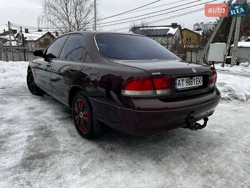 Седан Mazda 626 1993 в Угринові