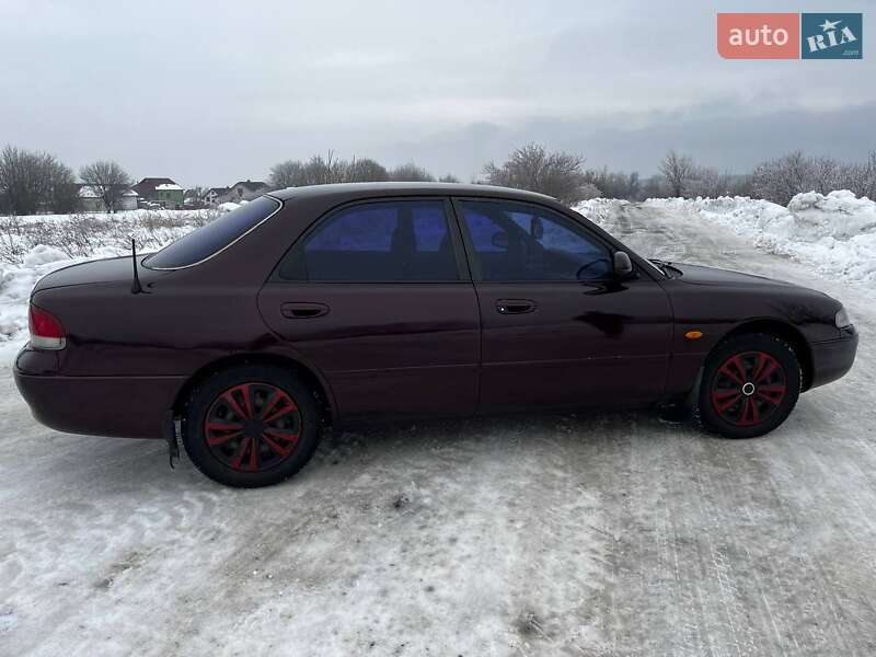 Седан Mazda 626 1993 в Угринові