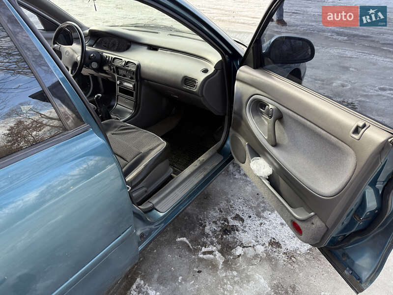 Седан Mazda 626 1993 в Рожнятові