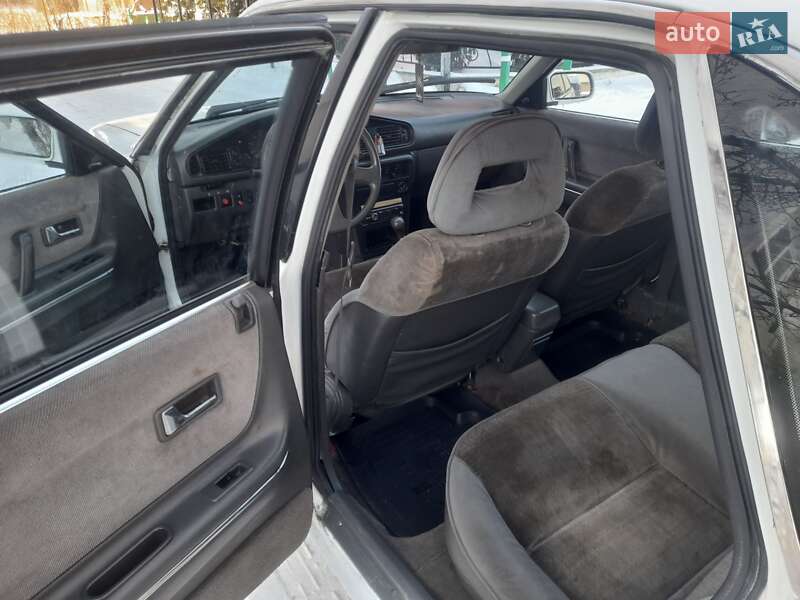 Седан Mazda 626 1987 в Хмельницькому