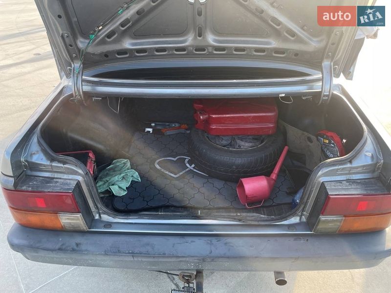 Седан Mazda 626 1985 в Киеве