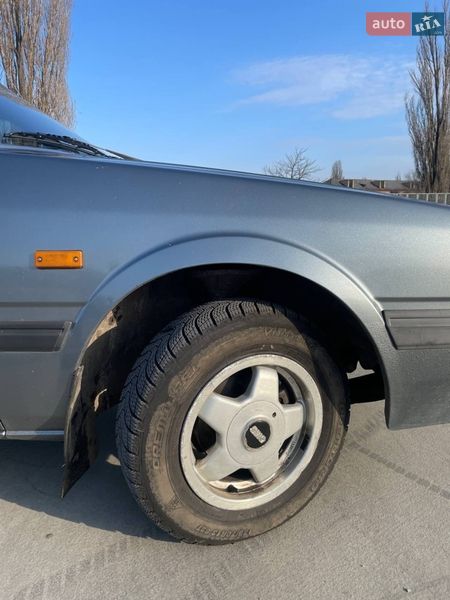Седан Mazda 626 1985 в Киеве