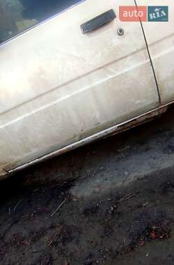 Седан Mazda 626 1987 в Новоархангельську