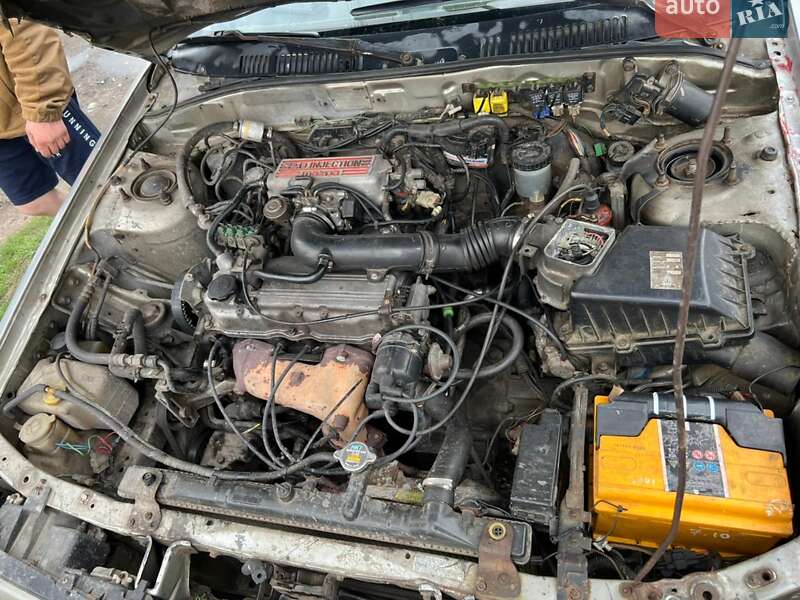 Седан Mazda 626 1989 в Решетиловке