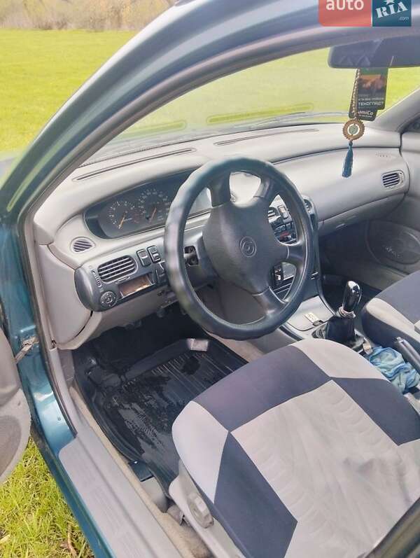 Хетчбек Mazda 626 1995 в Кам'янському