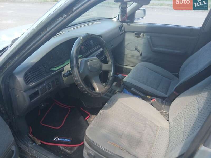 Седан Mazda 626 1989 в Украинке