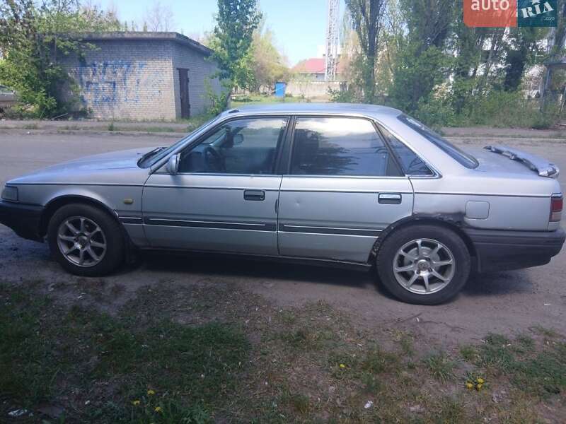 Седан Mazda 626 1989 в Украинке