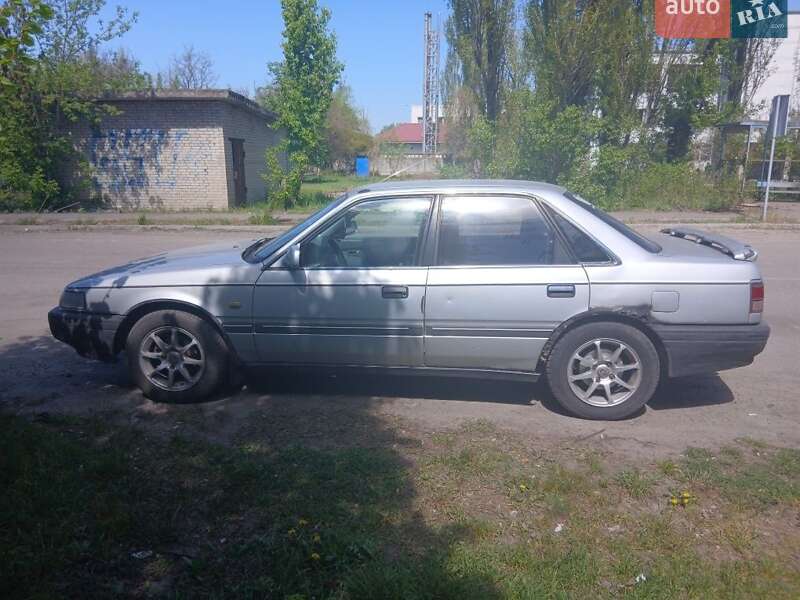 Седан Mazda 626 1989 в Украинке
