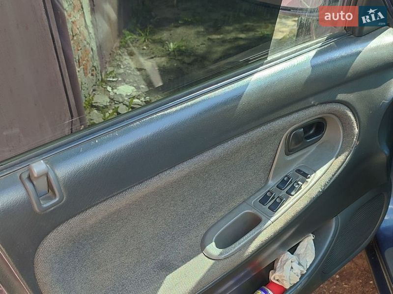 Седан Mazda 626 1995 в Шостці