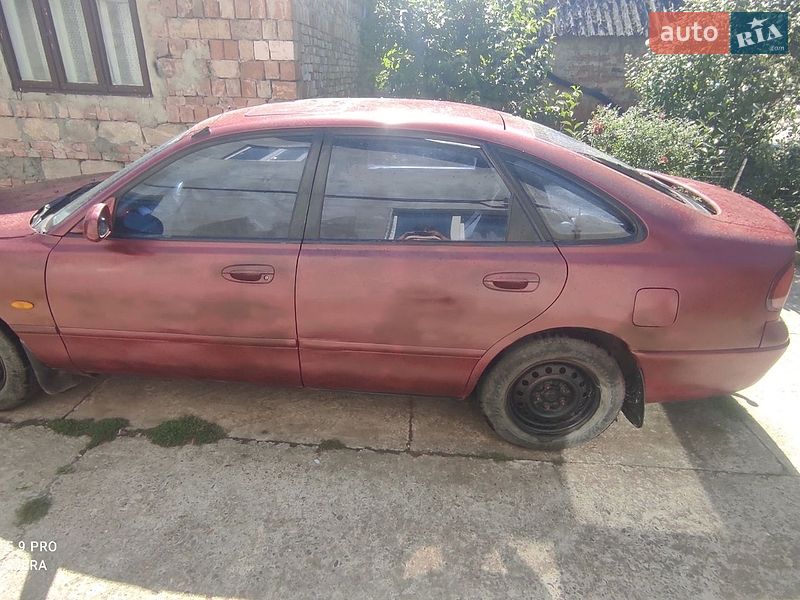 Хетчбек Mazda 626 1994 в Чернівцях