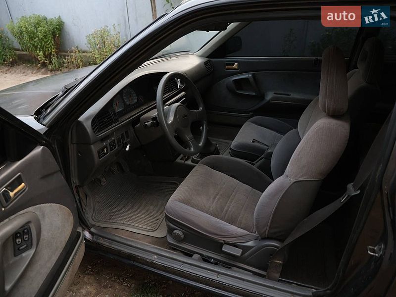 Купе Mazda 626 1986 в Чернівцях