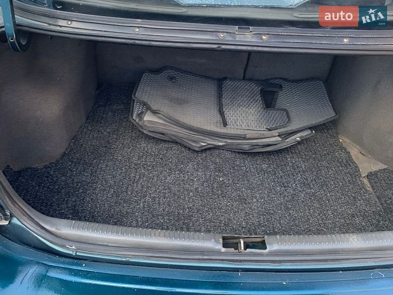 Седан Mazda 626 1994 в Виннице