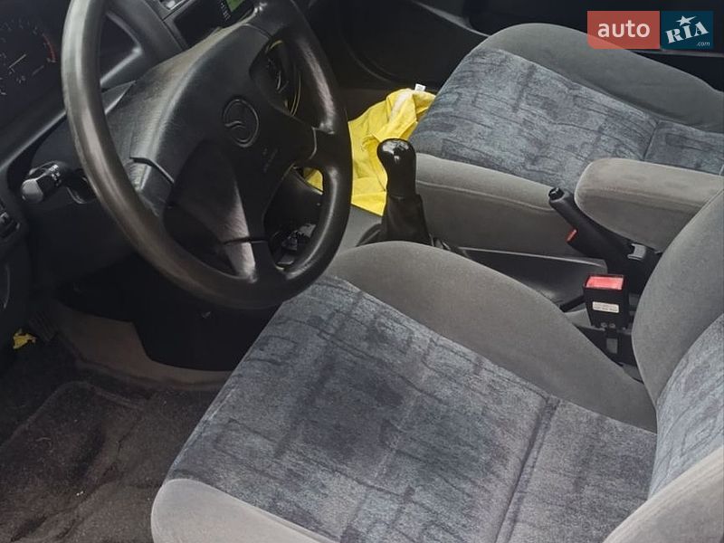 Седан Mazda 626 1998 в Львові