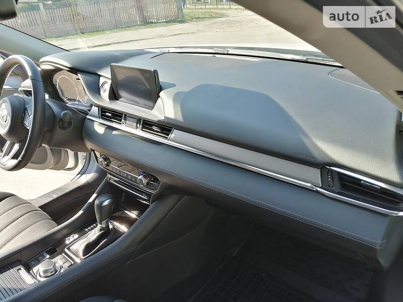 Седан Mazda 6 2018 в Чернівцях