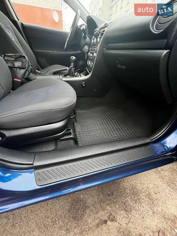 Седан Mazda 6 2004 в Чернігові