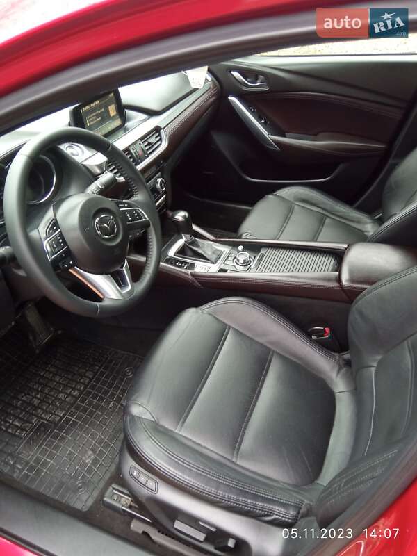 Седан Mazda 6 2015 в Надворной